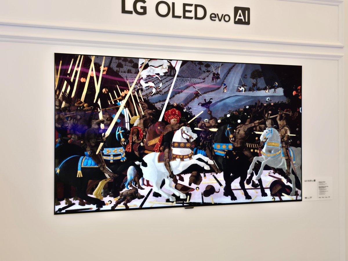Le LG OLED W6, équipé d’une dalle Tandem dite "Hyper Radiant Color", illustre le haut de gamme face à l’OLED SE plus accessible.© Matthieu Legouge