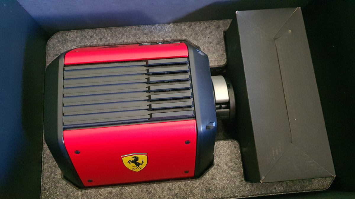 Le look Ferrari, les protections Thrustmaster © Nerces pour Clubic