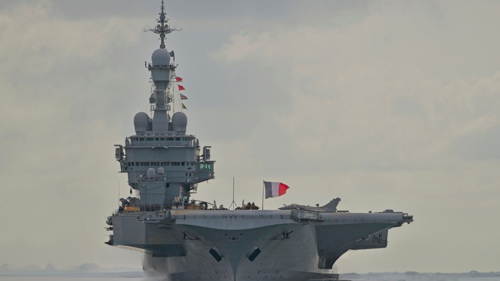  « Aucun risque technique ou industriel particulier n'est identifié pour la fabrication des catapultes électromagnétiques destinées au [prochain porte-avions] France-Libre, ou leur entretien dans les prochaines décennies », affirme le ministère - ©DLeng / Shutterstock