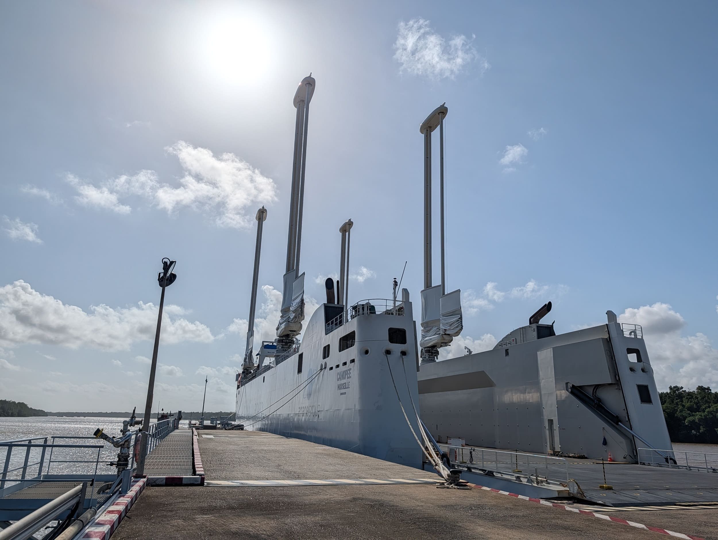 Voici le Canopée, bateau central dans le processus d'acheminent de la fusée Ariane 6 et de ses composants.  © Alexandre Boero / Clubic