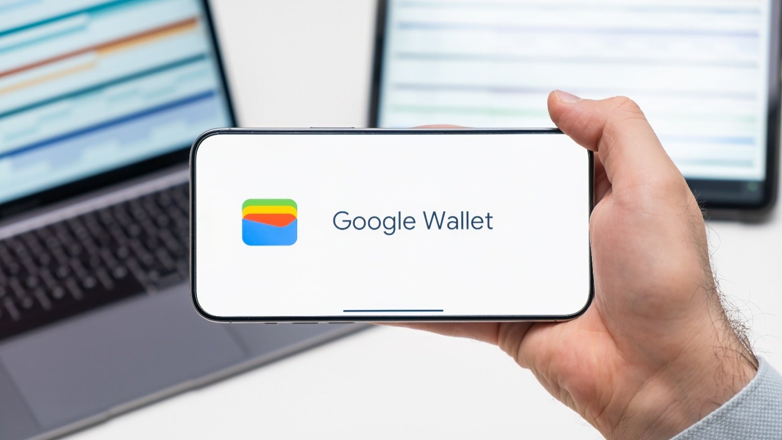 Pour suivre ses dépenses, il faut avoir relié un compte bancaire ou une carte de crédit à Google Wallet par l'intermédiaire de Plaid - ©Vladimka production / Shutterstock