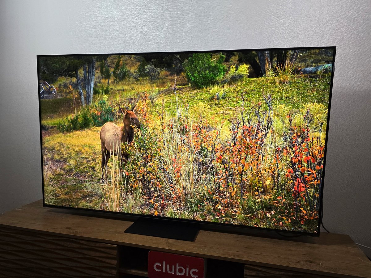 Le téléviseur 4K et MiniLED TCL C89B rejoint deux de nos comparatifs TV © Matthieu Legouge pour Clubic