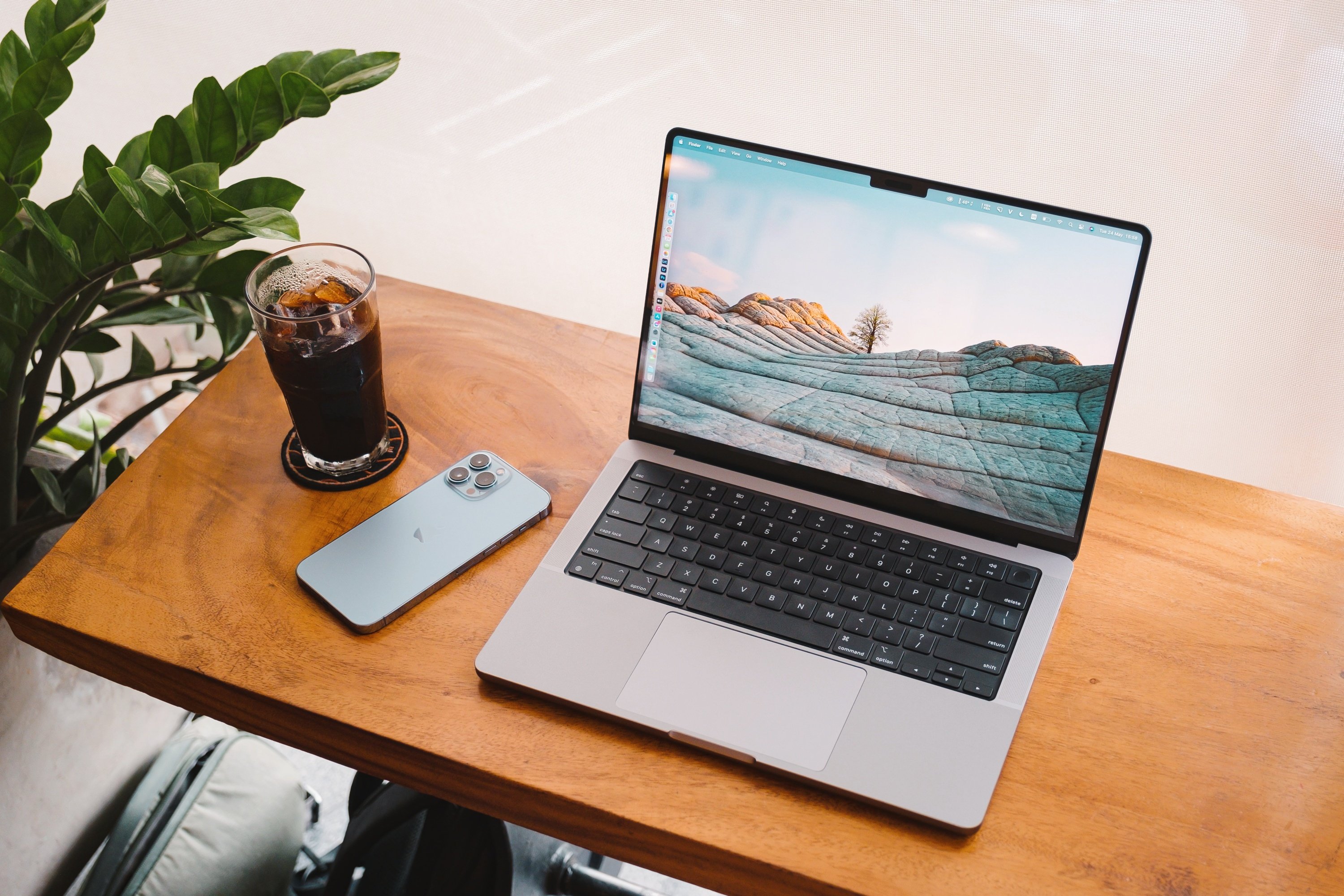 Le MacBook Pro pourrait d'ici quelques années embarquer un écran OLED tactile. © tinhkhuong / Shutterstock.com