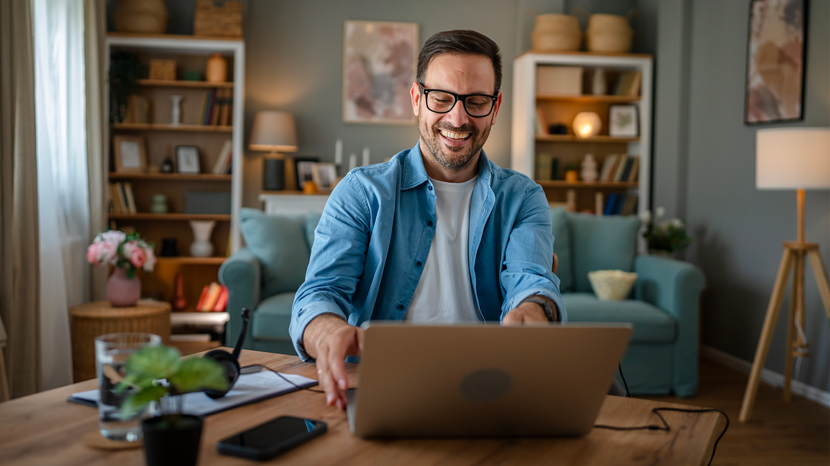 Une solution clef en main pour la création de votre projet avec l'aide de l'IA : voici Hostinger Horizons.