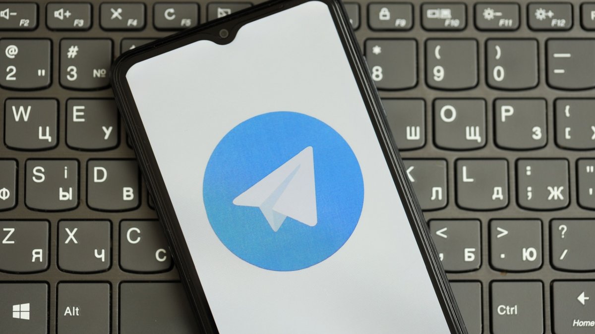 L'application Telegram apparaît sur un smartphone