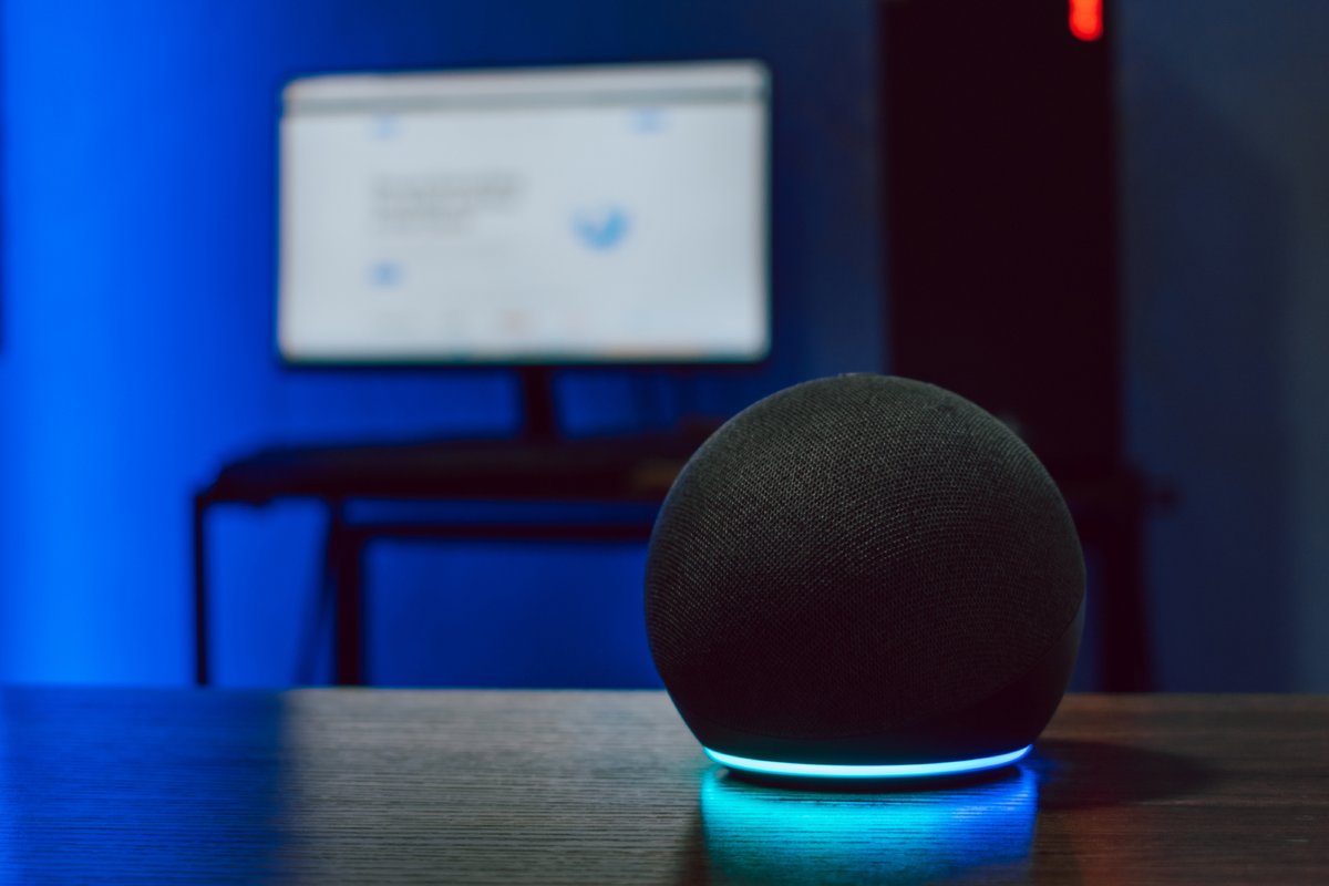 Les capacités d'Alexa vont être décuplées grâce à l'IA générative. © Urbano Creativo / Shutterstock