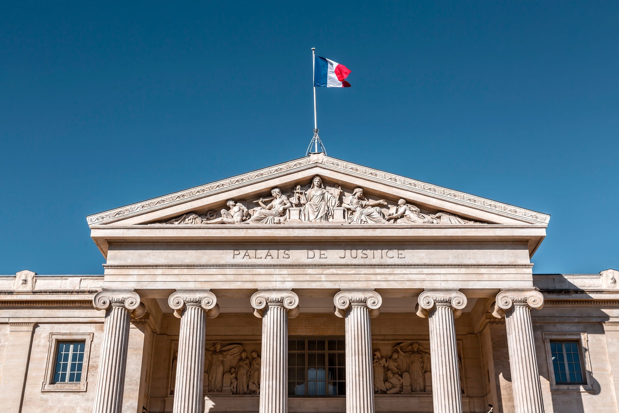 Escroquerie bancaire : la société marseillaise CSV siphonne 7 millions d'euros avec de fausses assurances téléphone © ColorMaker / Shutterstock