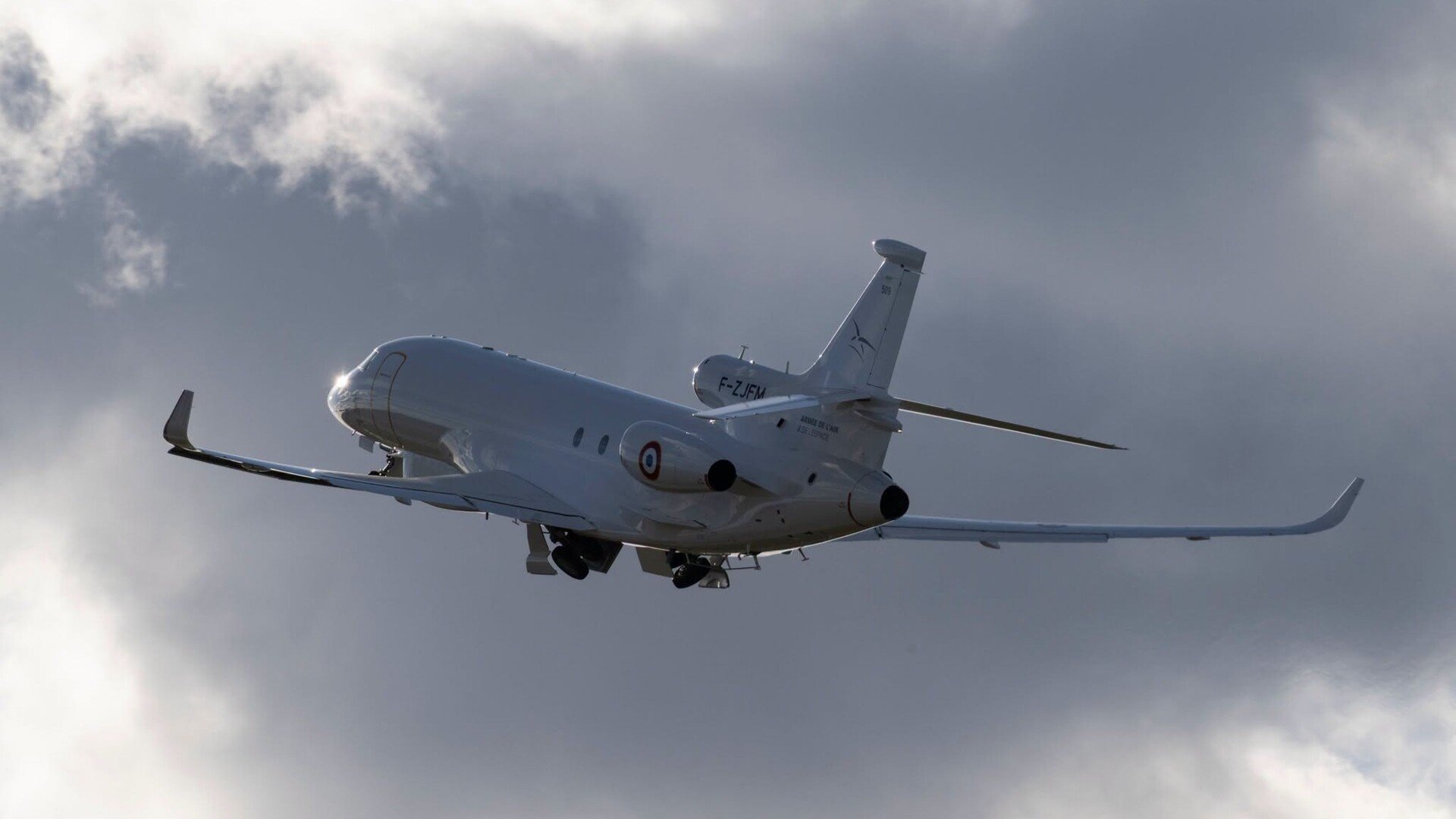 Le Falcon 8X Archange, futur avion de renseignement électromagnétique de l’armée de l’Air et de l’Espace, en vol. © armée de l'Air et de l'Espace