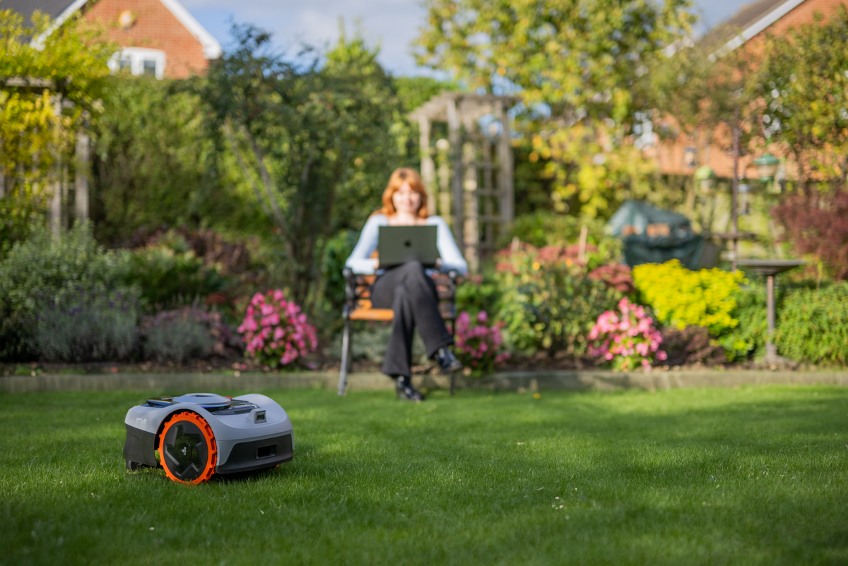 Le robot tondeuse Segway Navimow i105. © Segway