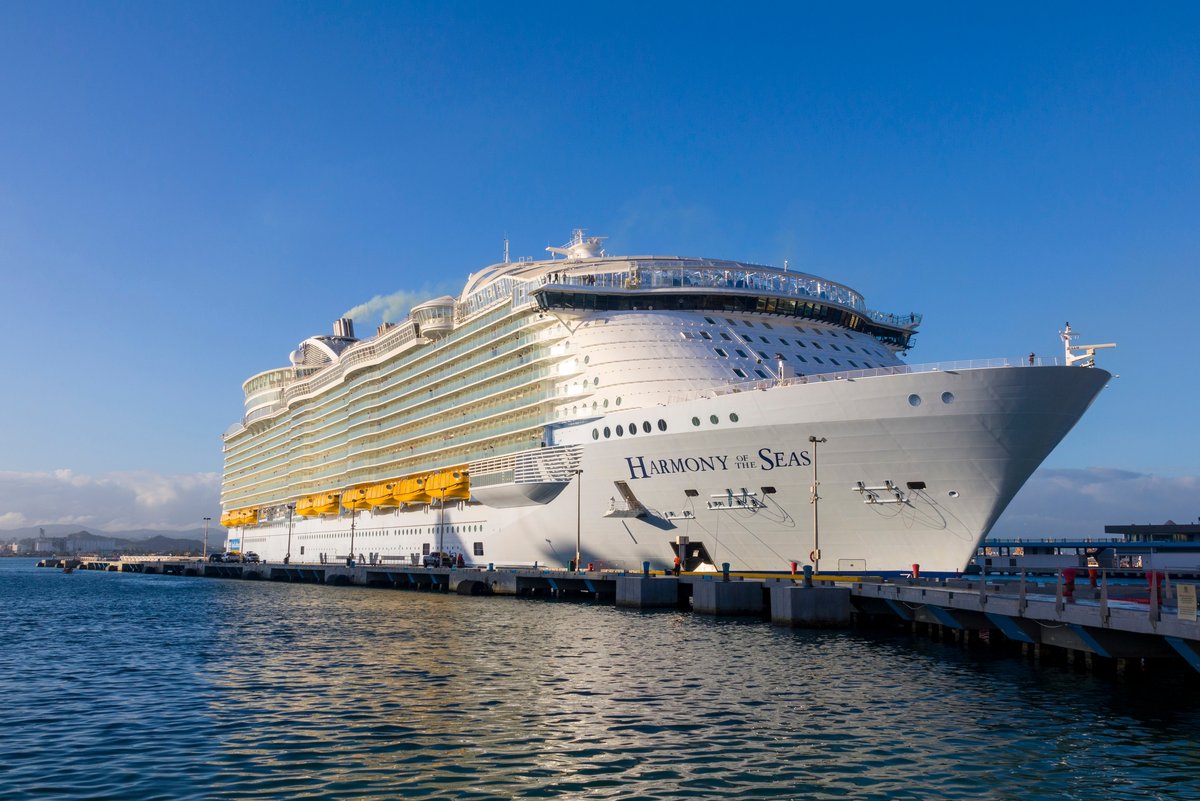 Exemple d'un bateau de croisière © Dennis MacDonald / Shutterstock.com