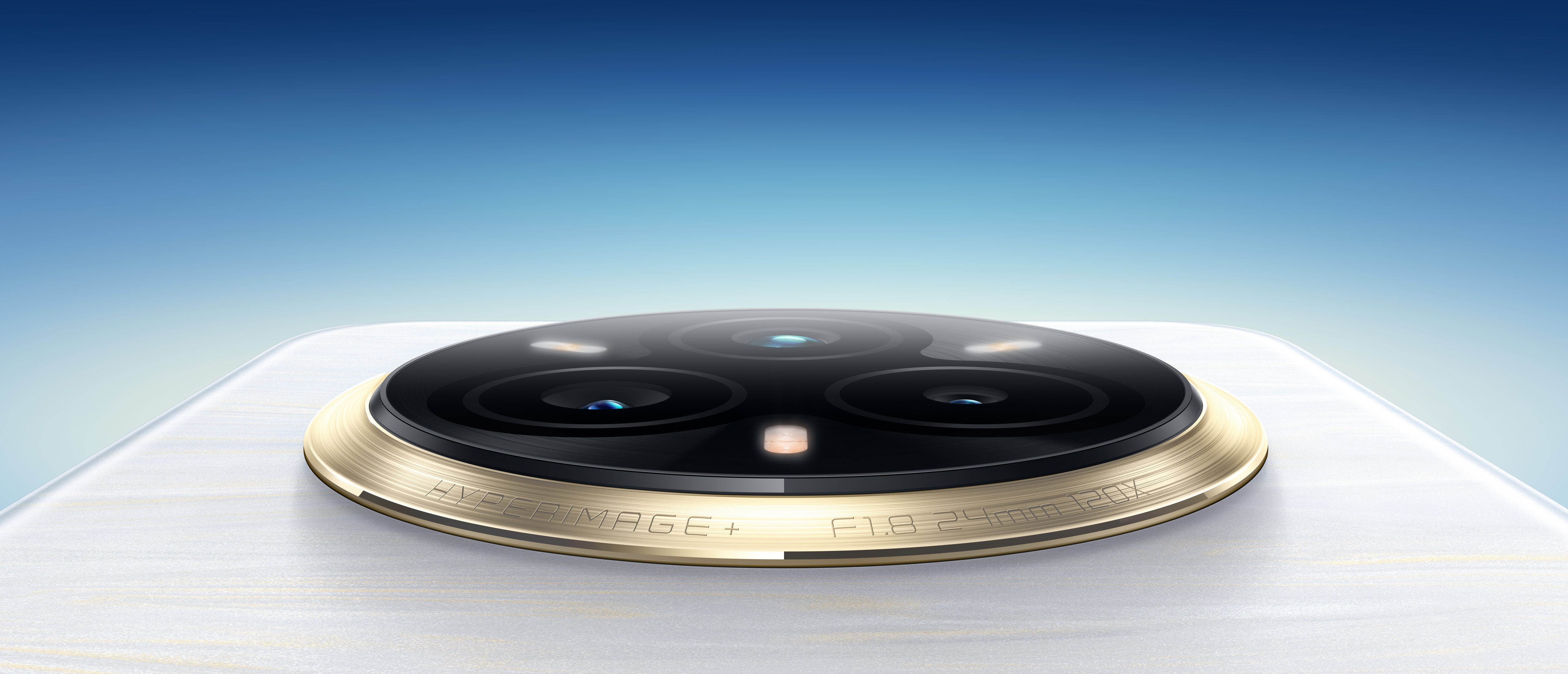 Les trois flash du Realme Pro et Realme Pro+ permettent d'ajuster la luminosité en toutes circonstances © Realme