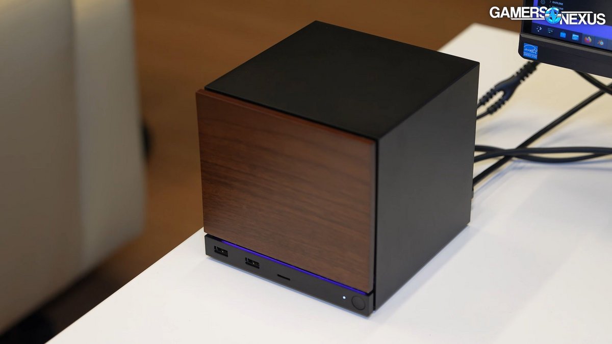 Une bien jolie façade en bois pour la Steam Machine. ©GamersNexus