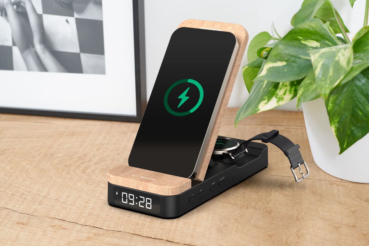 Le C850I permet de charger smartphone et montre connectée. ©Thomson