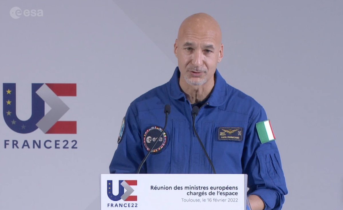 C'est Luca Parmitano qui a porté le message des astronautes européens au pupitre. Crédits : ESA