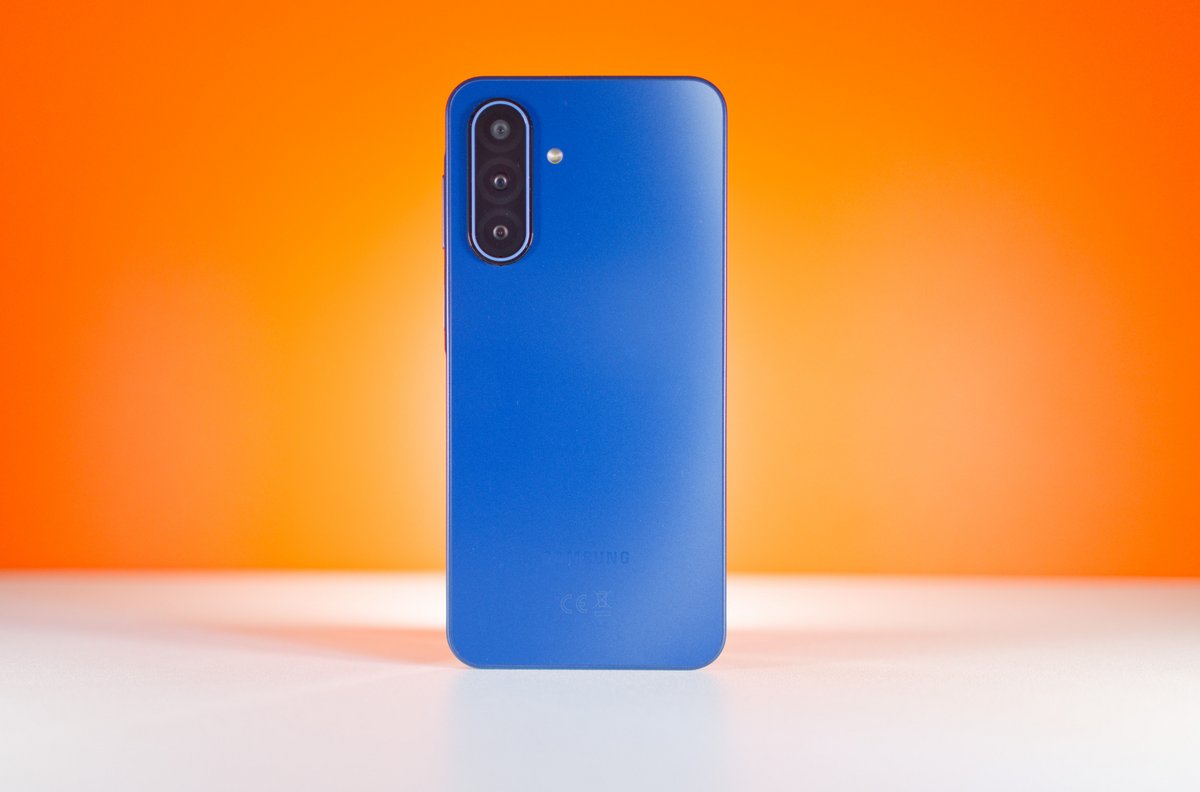 Malgré l'utilisation de polycarbonate, le Galaxy A17 5G a fière allure Samsung Galaxy A17 5G © Marc Mitrani pour Clubic