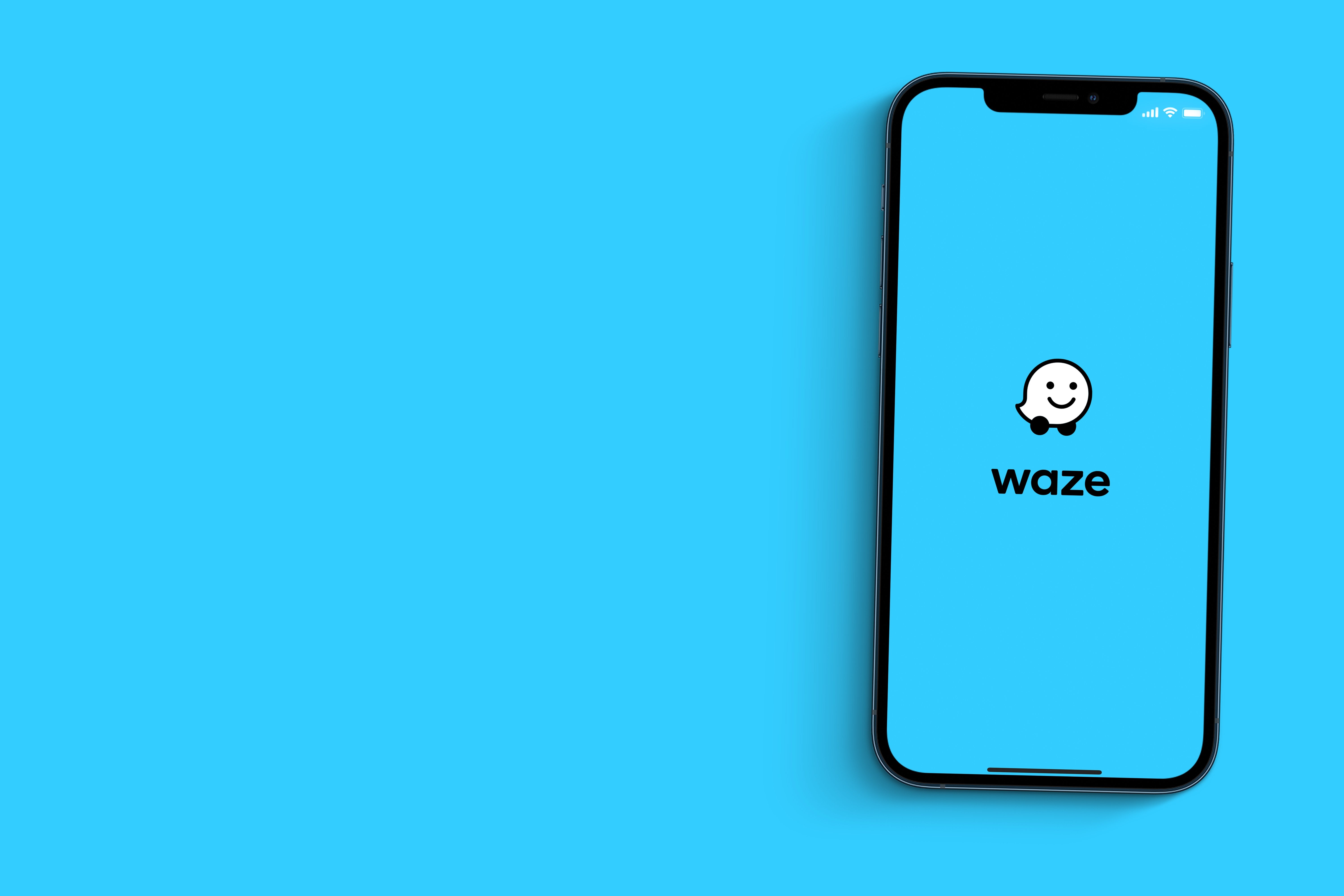  L'aspect communautaire de Waze, déjà fortement développé, gagnera en maturité avec cette update. © Diego Thomazini / Shutterstock