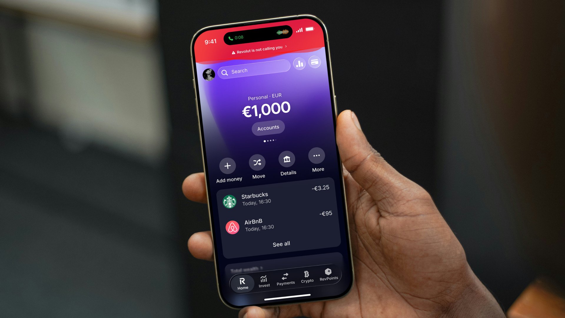 Revolut intègre une bannière intelligente pour démasquer les faux conseillers bancaires. © Revolut