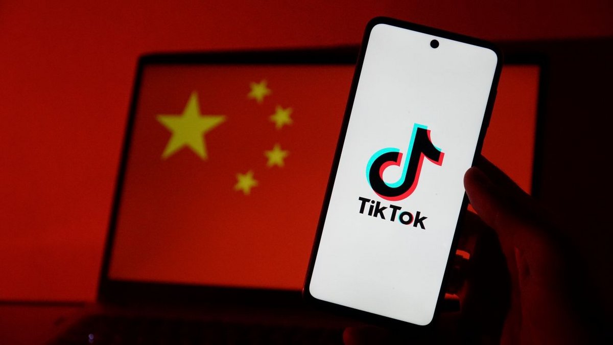 Sur TikTok, certaines vidéos vendent un brouilleur de drones à neuf bandes de fréquences, capable de neutraliser GPS, GLONASS, BeiDou et Galileo simultanément - ©RKY Photo / Shutterstock