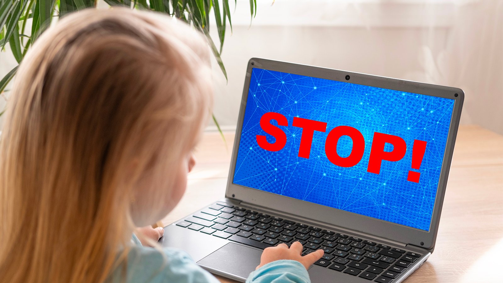 Vos enfants peuvent être exposés sur Internet : protégez-les ! ©Shutterstock