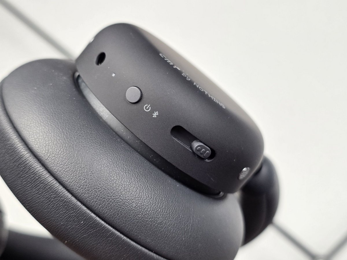 Tout en boutons, le CMF Headphone Pro est concentré de bonnes idées © Guillaume Fourcadier pour Clubic