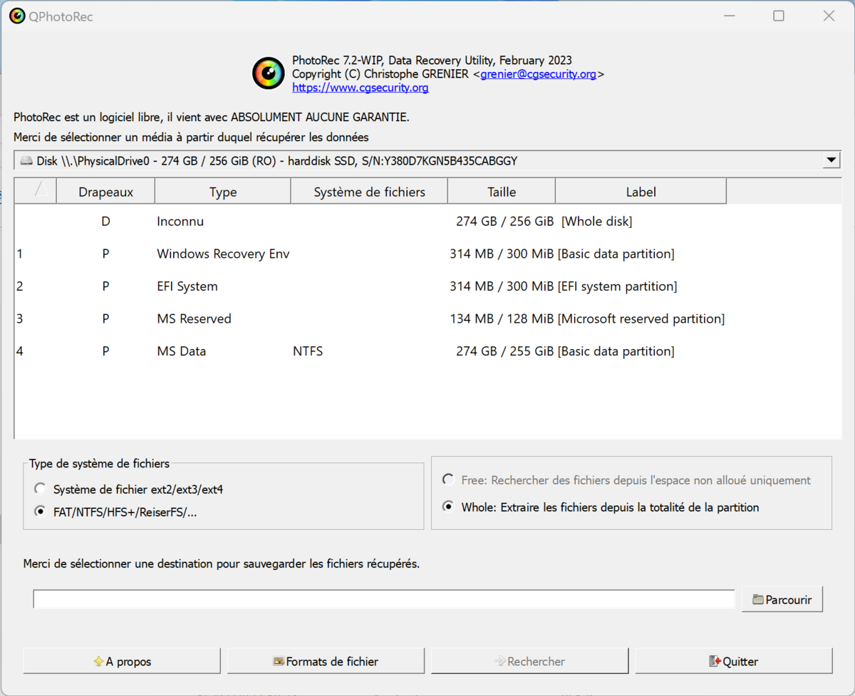 Interface de QPhotoRec avec options de sélection de lecteur et de système de fichiers pour la récupération.