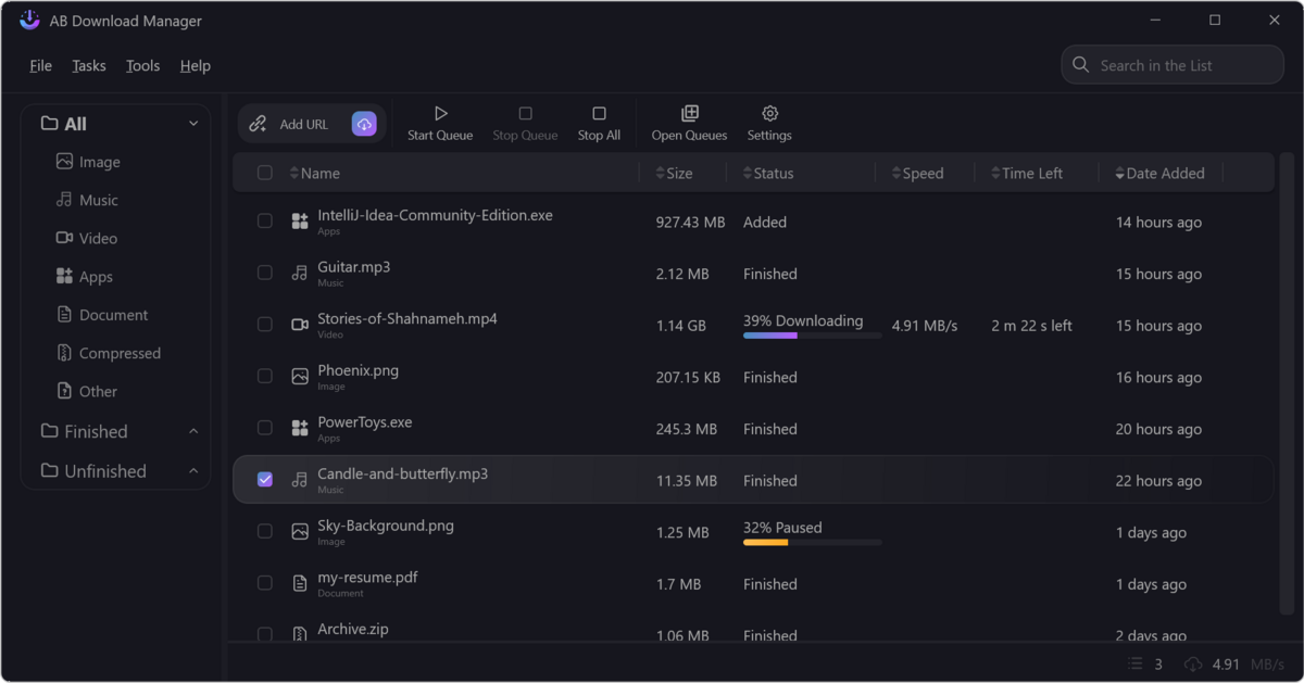 L'application est construite avec le framework Compose Multiplatform et propose une interface moderne qui se marie bien avec Windows 11.