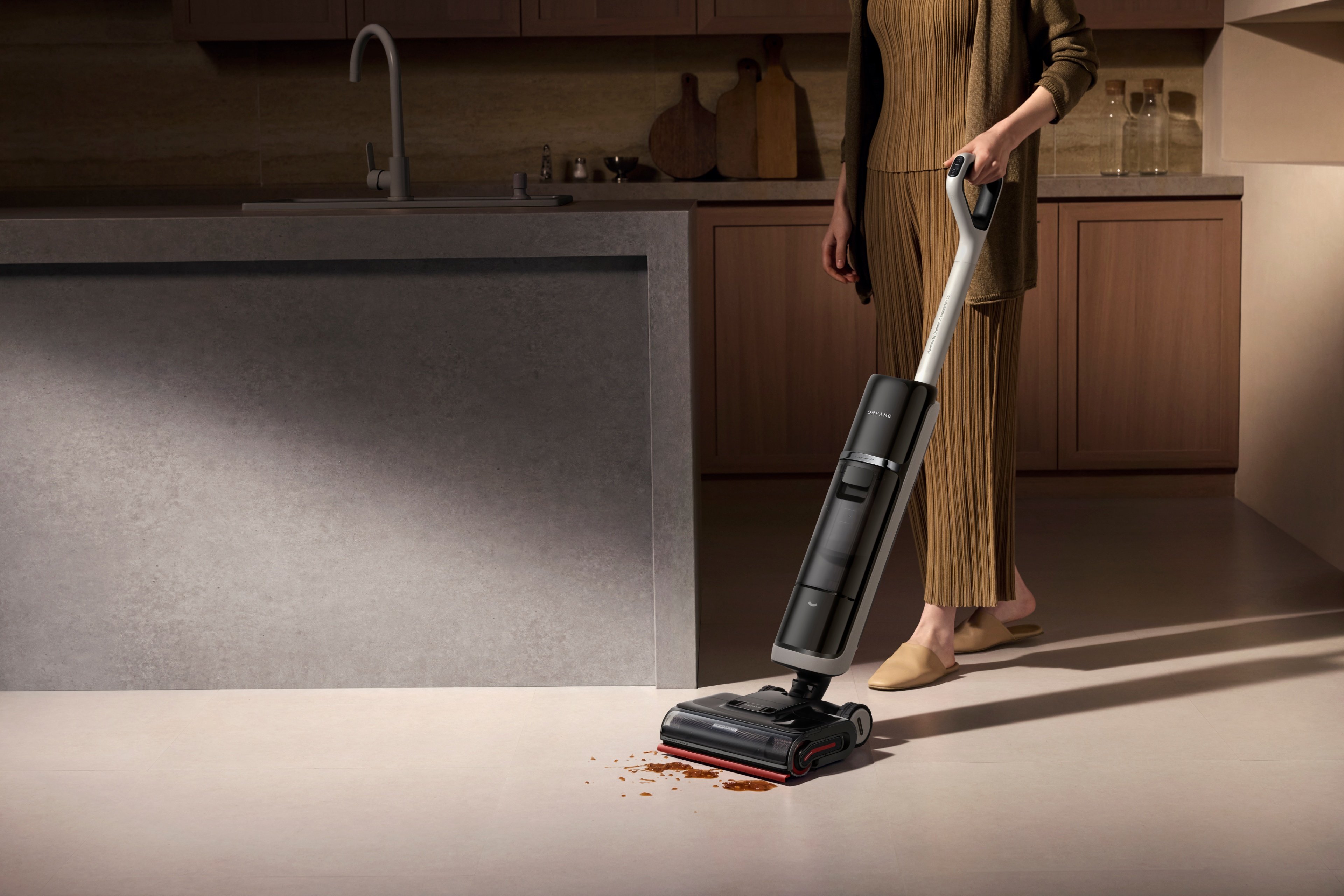 L'eau chauffée à 85 °C dissout graisses et taches tenaces, pour des sols impeccables même en cuisine. ©Dreame