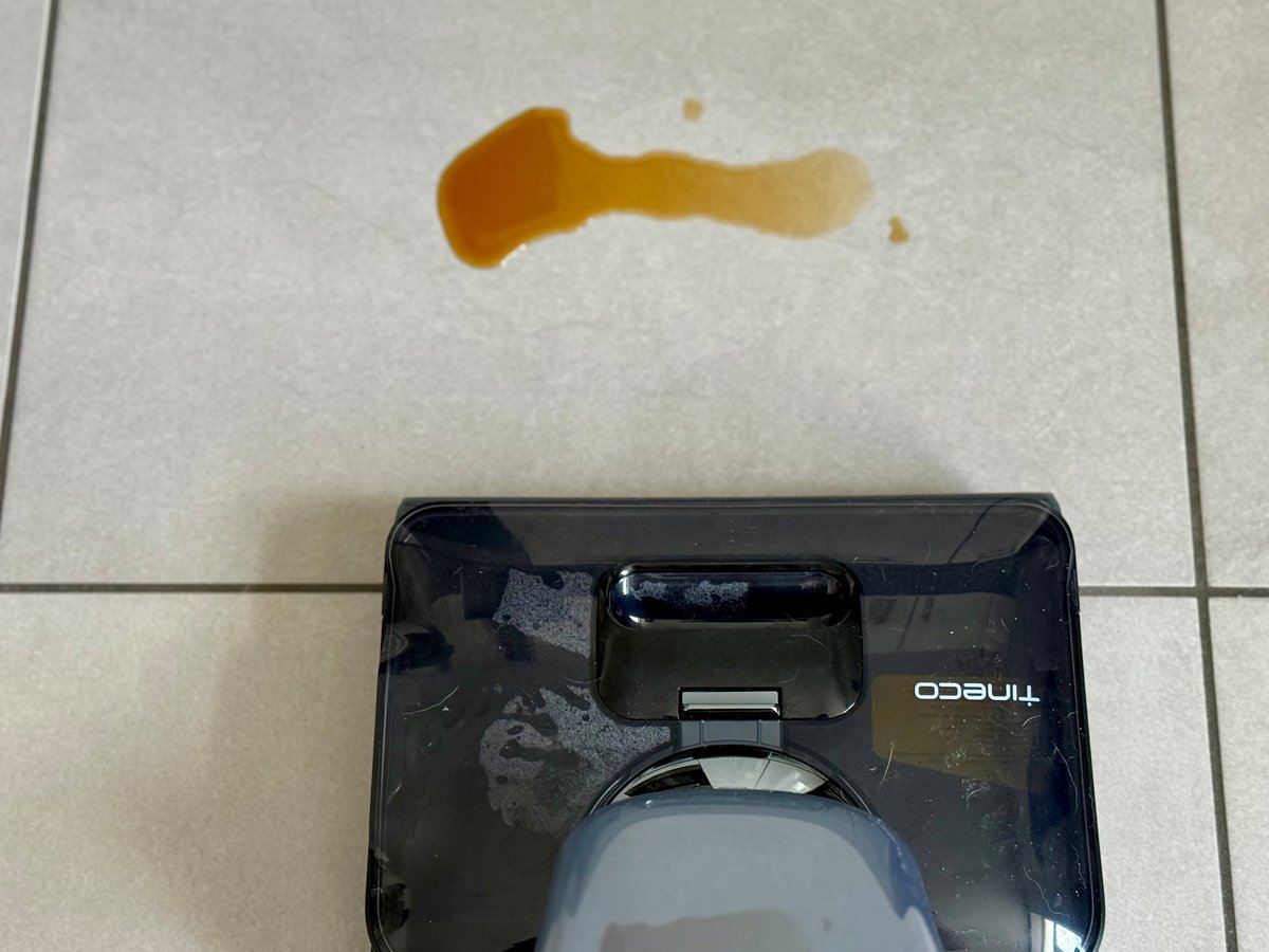 Une tâche de café © Mathieu Grumiaux pour Clubic
