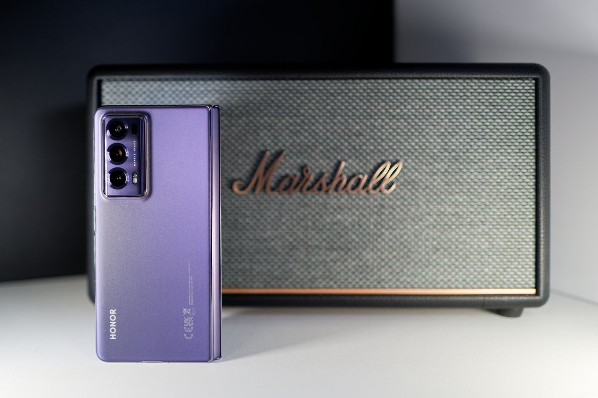 Le Magic V2 accompagné de l'enceinte Marshall Stanmore III © Marc Mitrani pour Clubic 