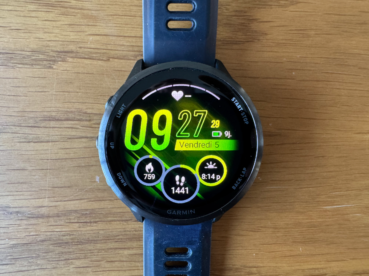Le design de la Forerunner 570 ©Philippe Du Noyer pour Clubic