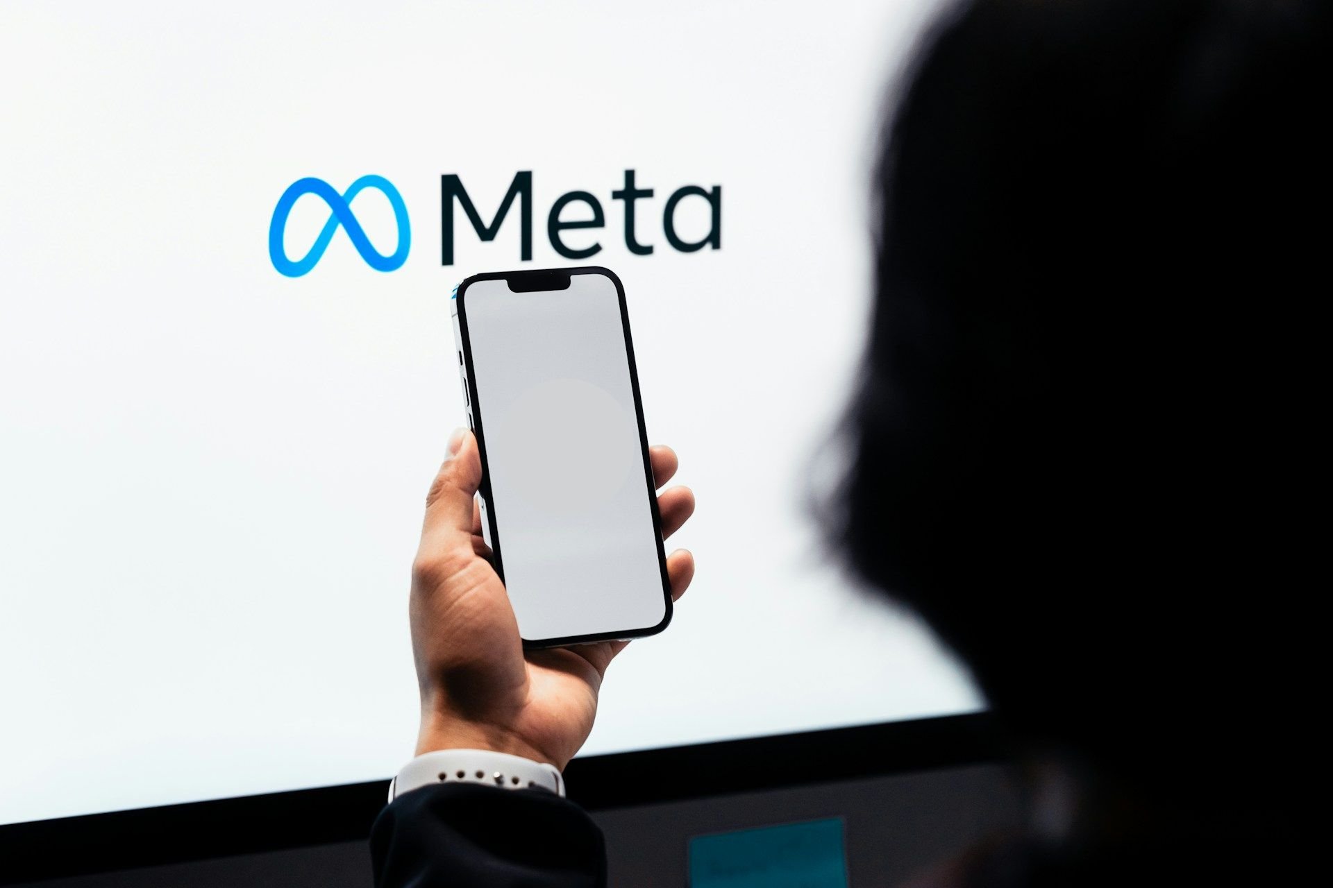 Les discours de haine abondent sur les réseaux sociaux © Julio Lopez / Unsplash