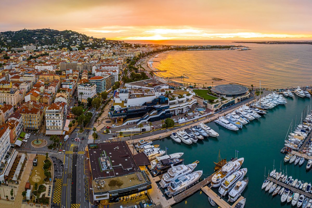 Vue sur Cannes, la capitale française du cinéma © Alexey Fedorenko