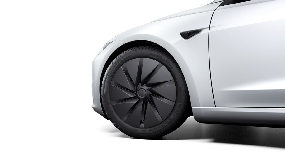 La Model 3 Standard est livrée avec des jantes Prismata. ©Tesla