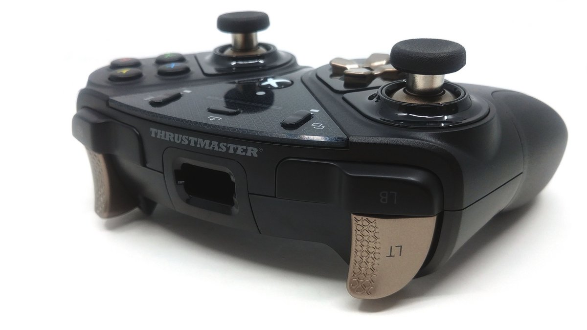 Une esthétique conforme à celle de l'eSwap Pro Controller PS4 © Nerces pour Clubic