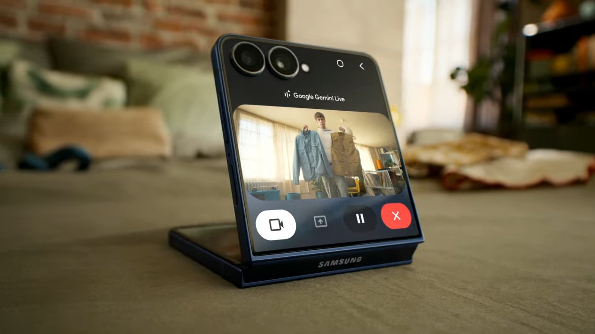 Gemini Live prend tout son sens sur le Z Flip 7 - © Samsung