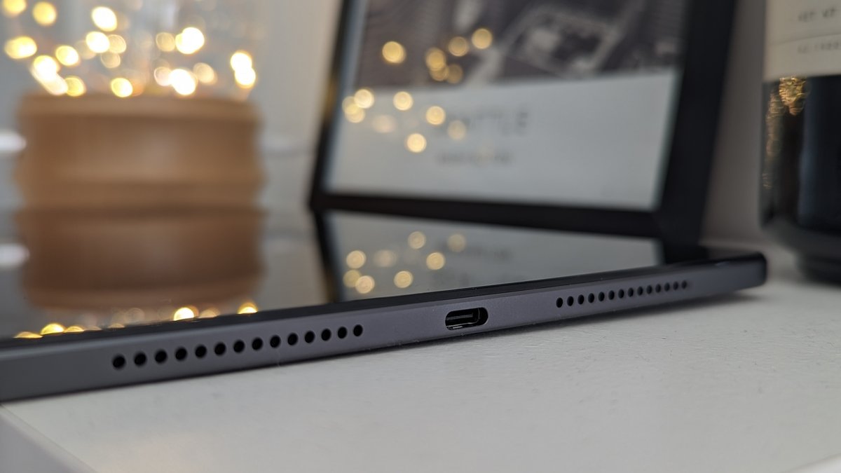 Port USB-C de la Honor Pad 9 // © Florent lanne pour Clubic