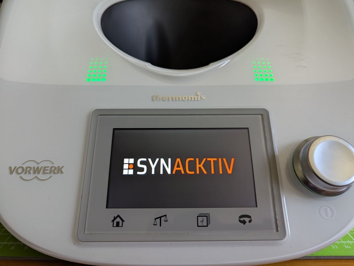 Synacktiv a réussi à mettre son logo sur l'écran du Thermomix TM5, presque un jeu d'enfant © Synacktiv