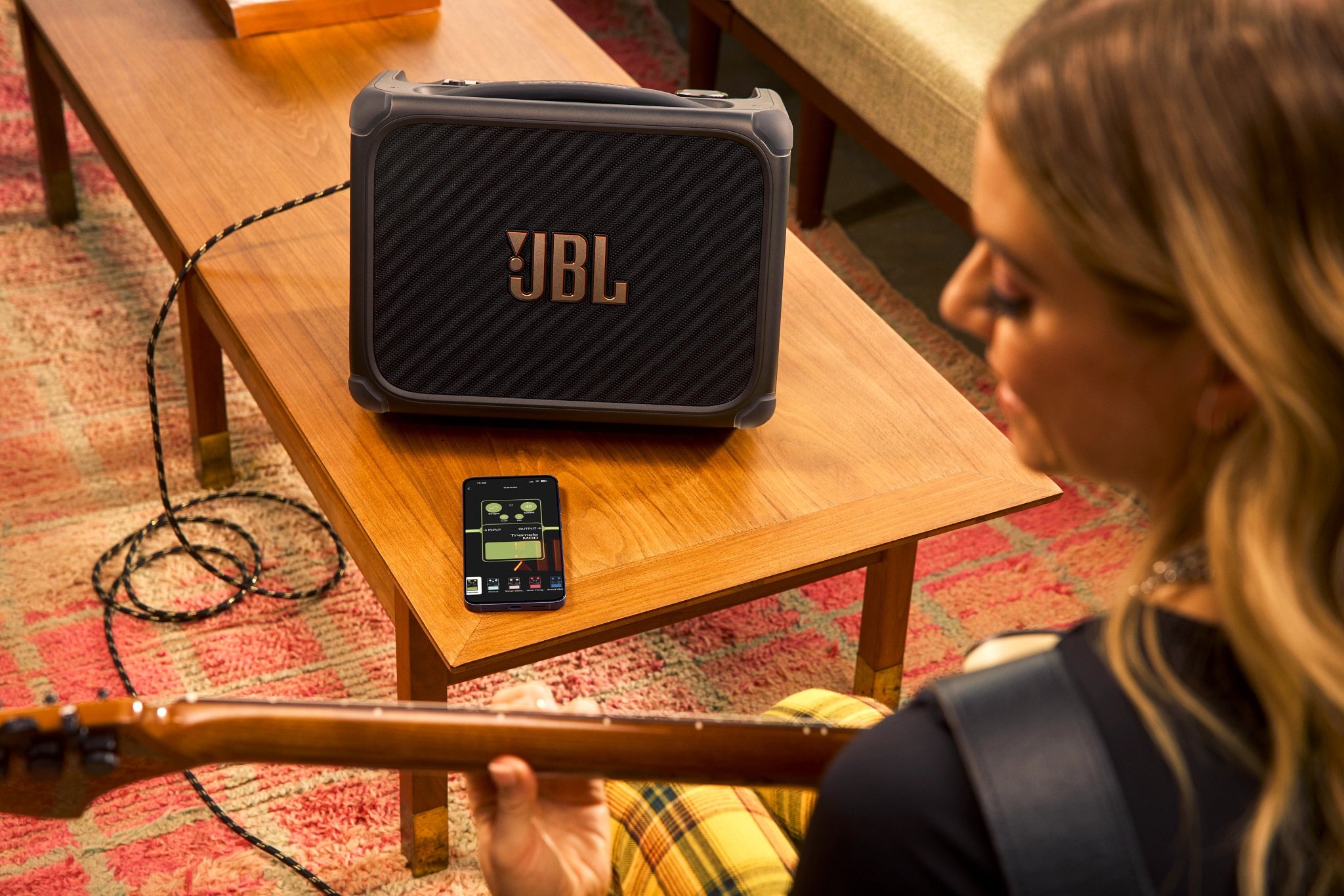 L'enceinte BandBox Trio et l'appli JBL One. ©JBL