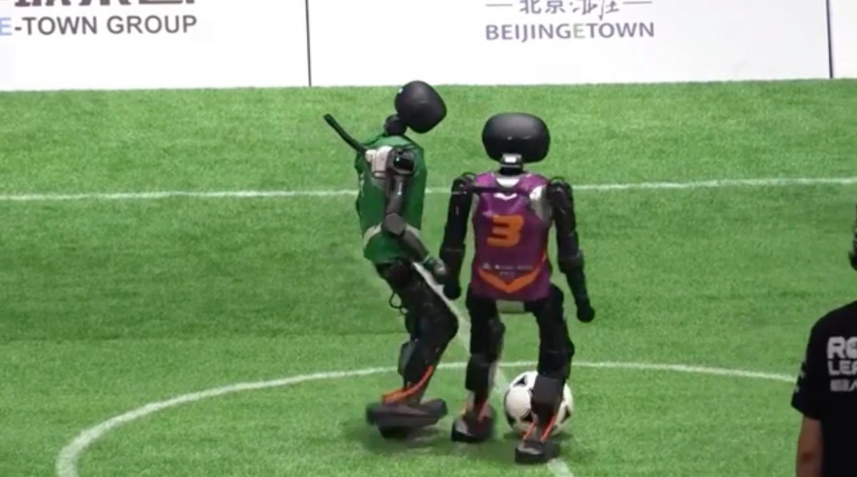 Les robots se mettent au football ! © Capture écran Clubic - AP