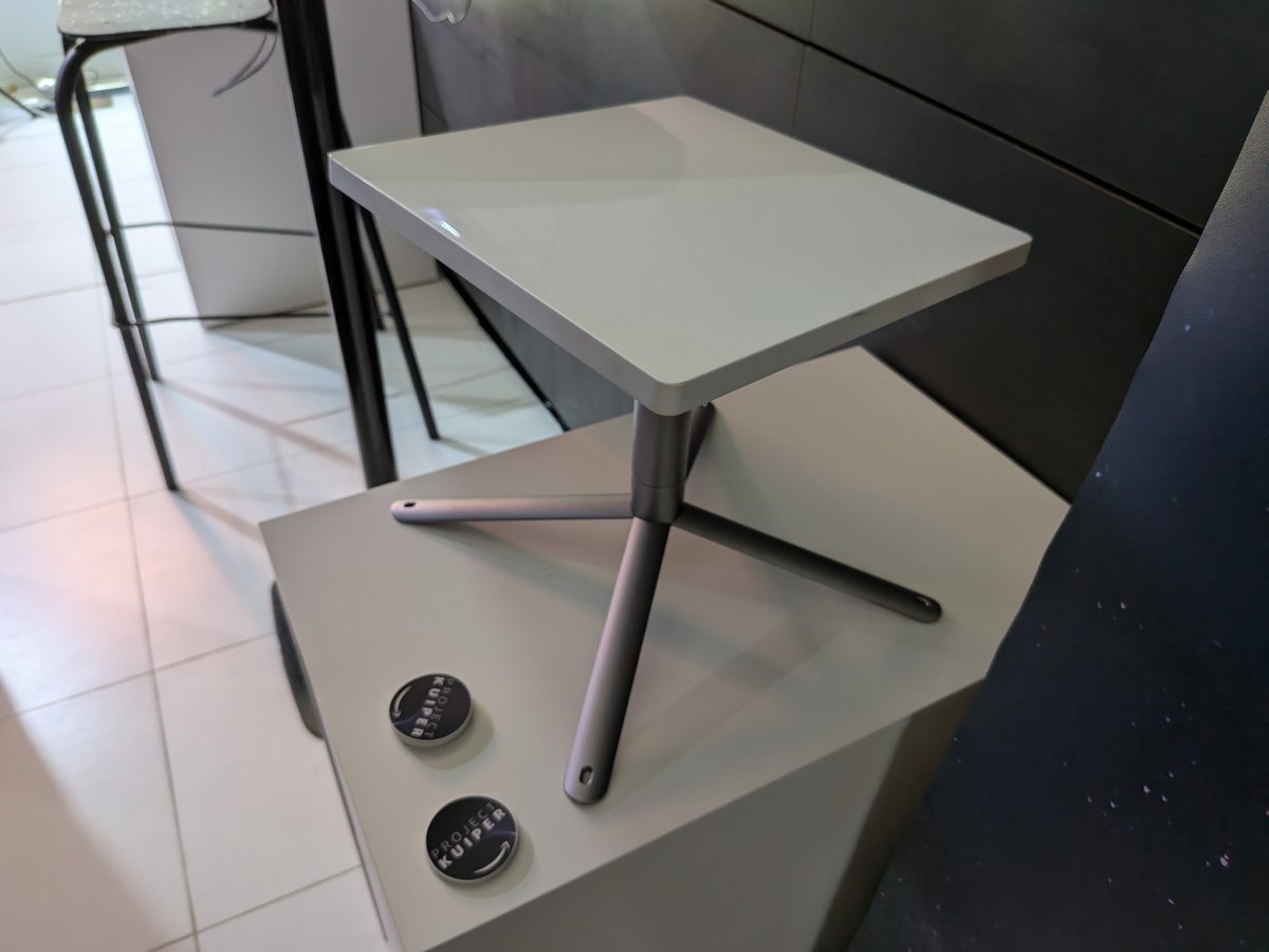 Petit indiscret : voici à quoi ressemblera l'antenne des liaisons satellitaires de la constellation Amazon Kuiper. ©Nicolas Guyot pour Clubic