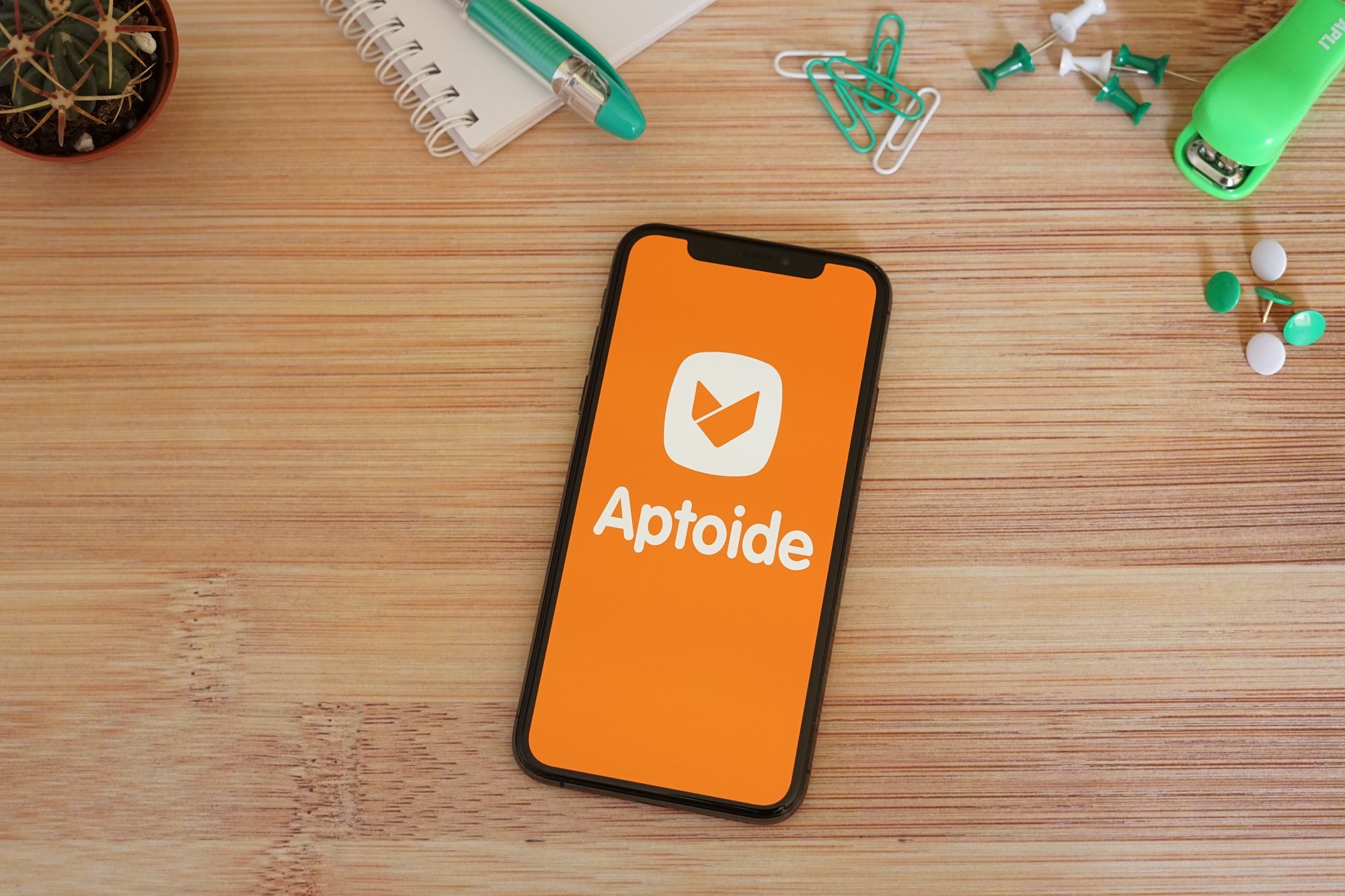 Aptoide est l'un des app stores alternatifs les plus populaires. ©Sulastri Sulastri / Shutterstock