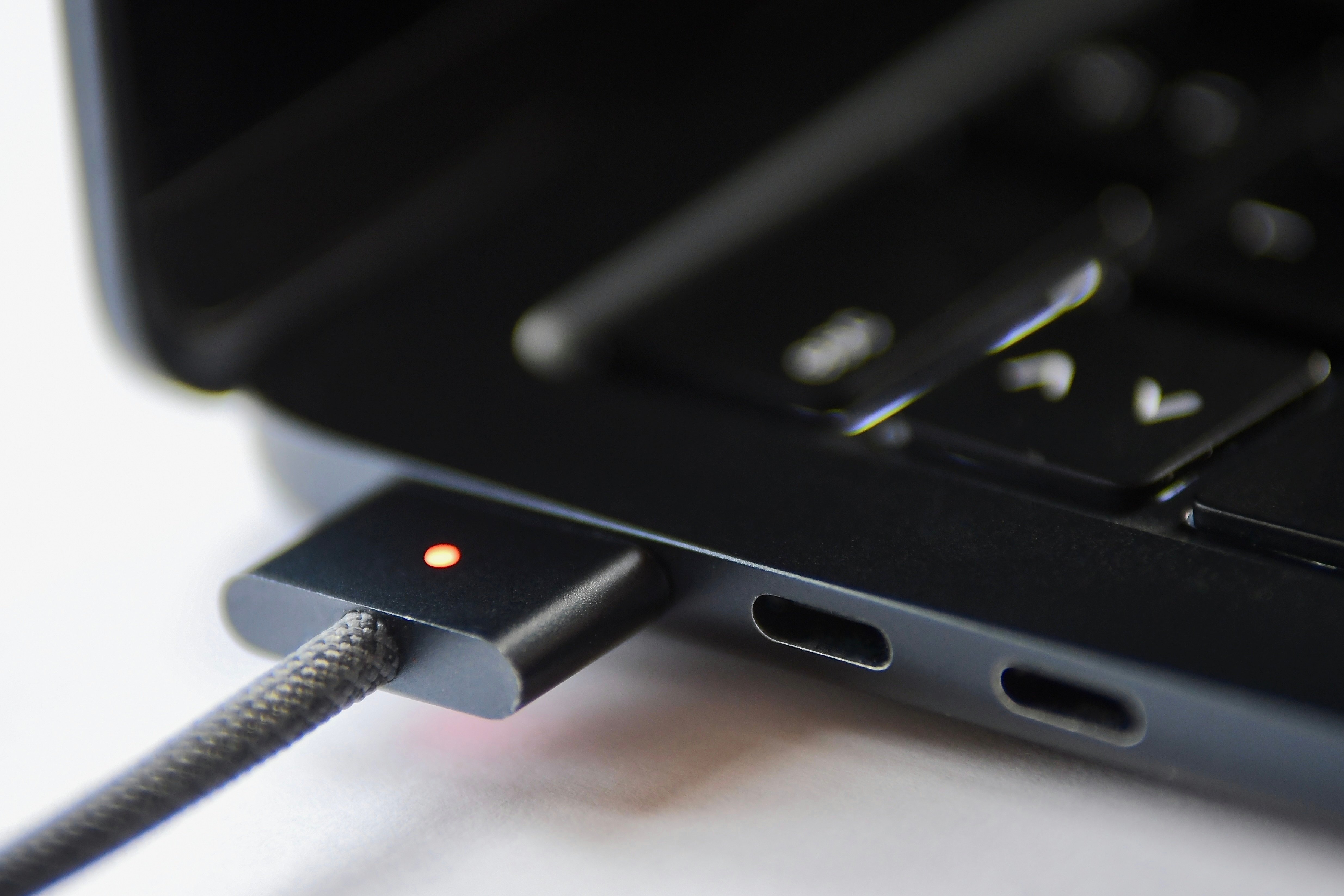 Si vous laissez votre MacBook charger en permanence, cette option va sauver votre batterie ! ©Shutterstock.com