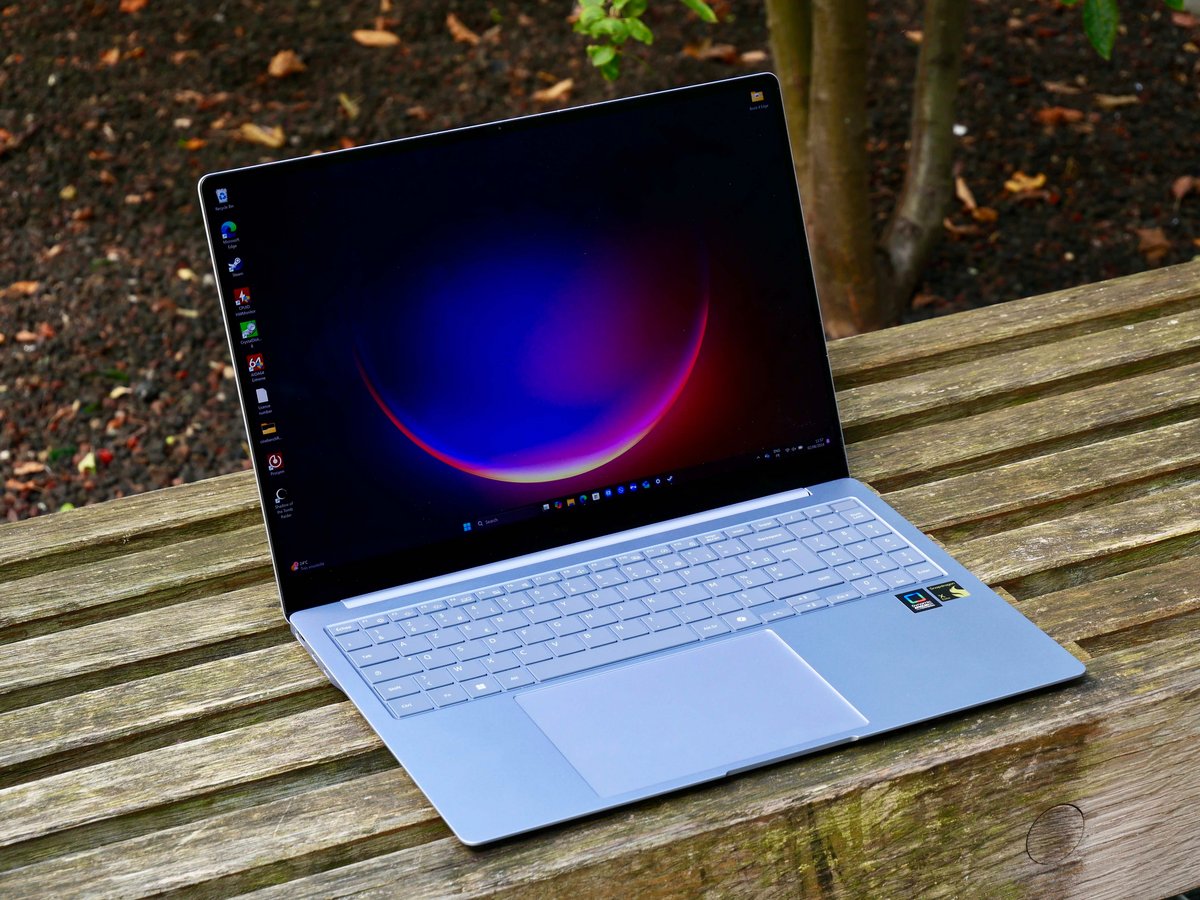 Voici le Samsung Galaxy Book4 Edge // © Nathan Le Gohlisse pour Clubic