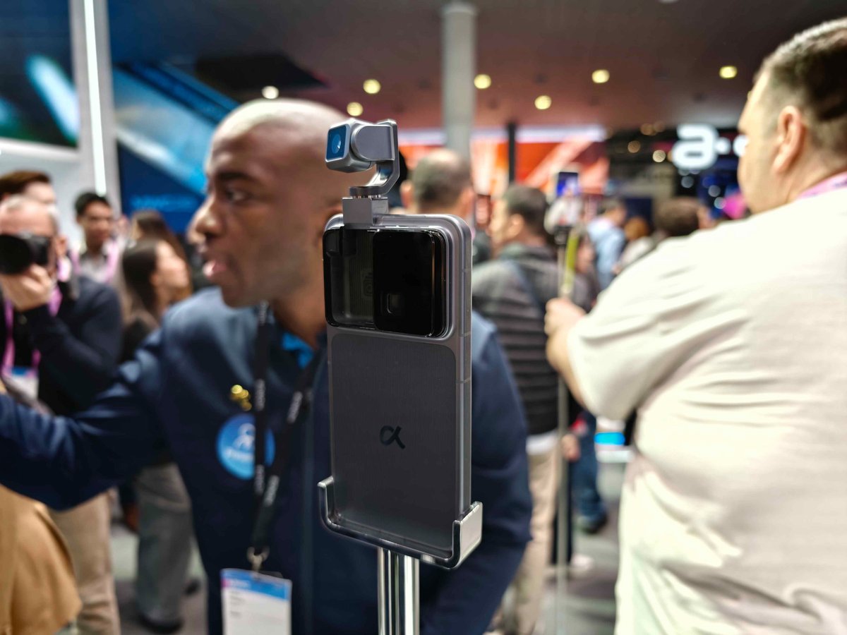 Le voici, le Robot Phone, sur place à Barcelone. © Colin Golberg / Clubic