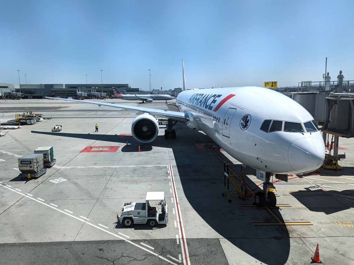 Un avion de la compagnie Air France, prêt à embarquer ses passagers © Alexandre Boero / Clubic