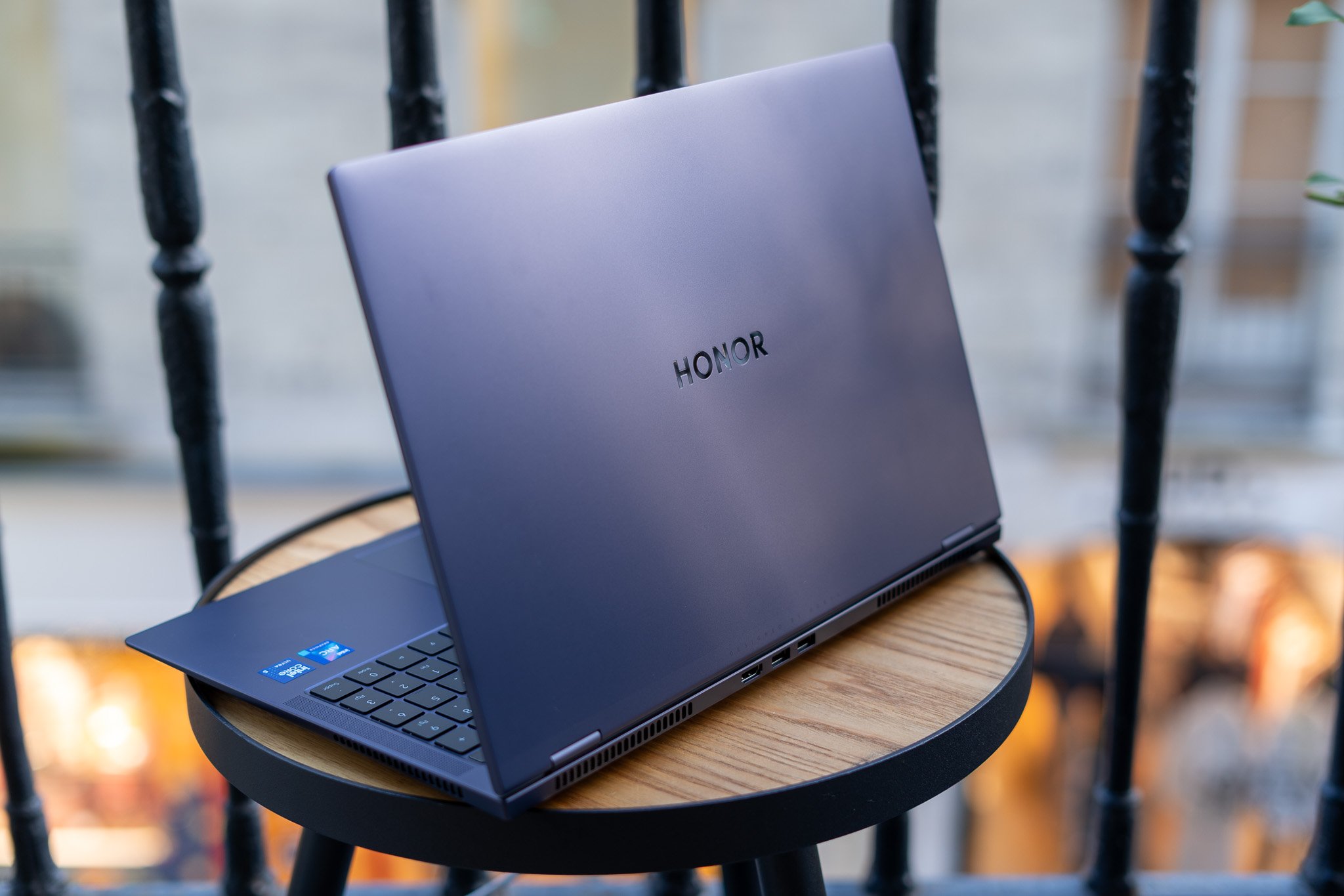 L'Honor MagicBook Pro 16 millésime 2024 souffrait d'une configuration moins intéressante que prévu en France. © Clubic