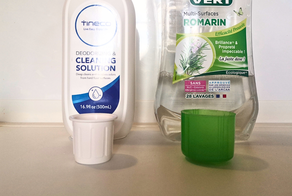 À gauche, un bouchon de 15 ml, à droite, un bouchon de 20 ml. Plus d'excuses pour mal doser ! © Clubic 