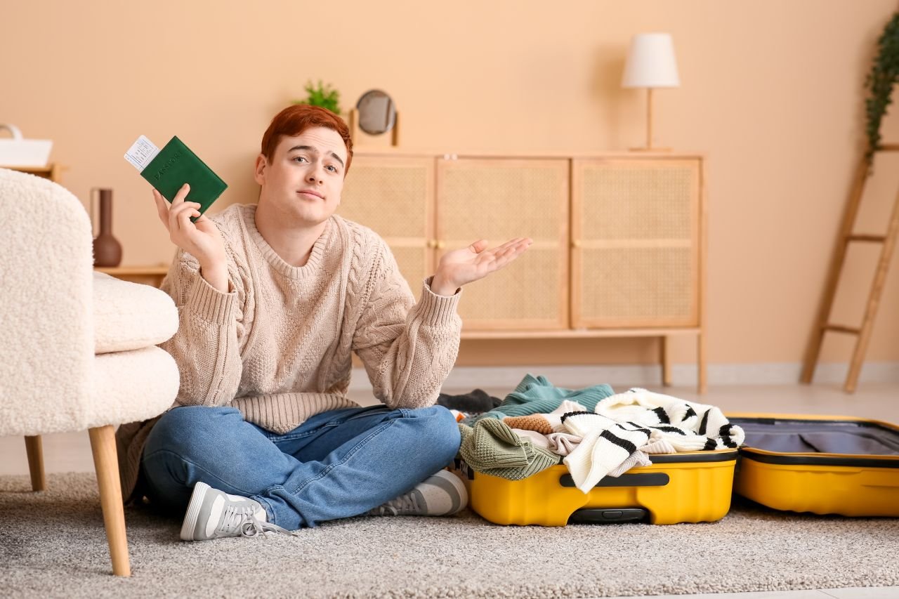 Il est petit, il tient facilement dans vos bagages et vous n'allez plus pouvoir vous en passer pendant vos déplacements, mais c'est quoi donc ? - ©Pixel-Shot / Shutterstock
