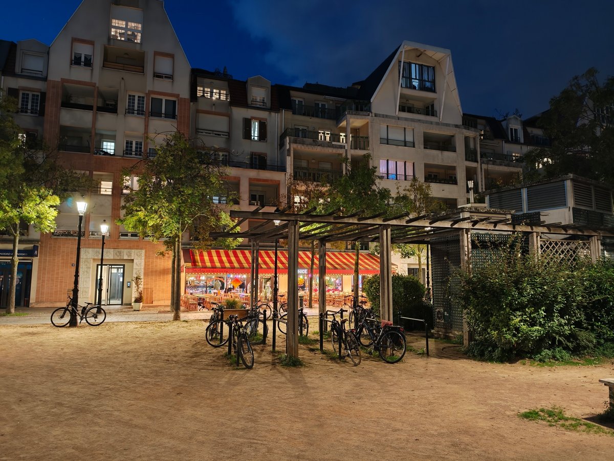 Photo de nuit ; modile principal © Marc Mitrani pour Clubic