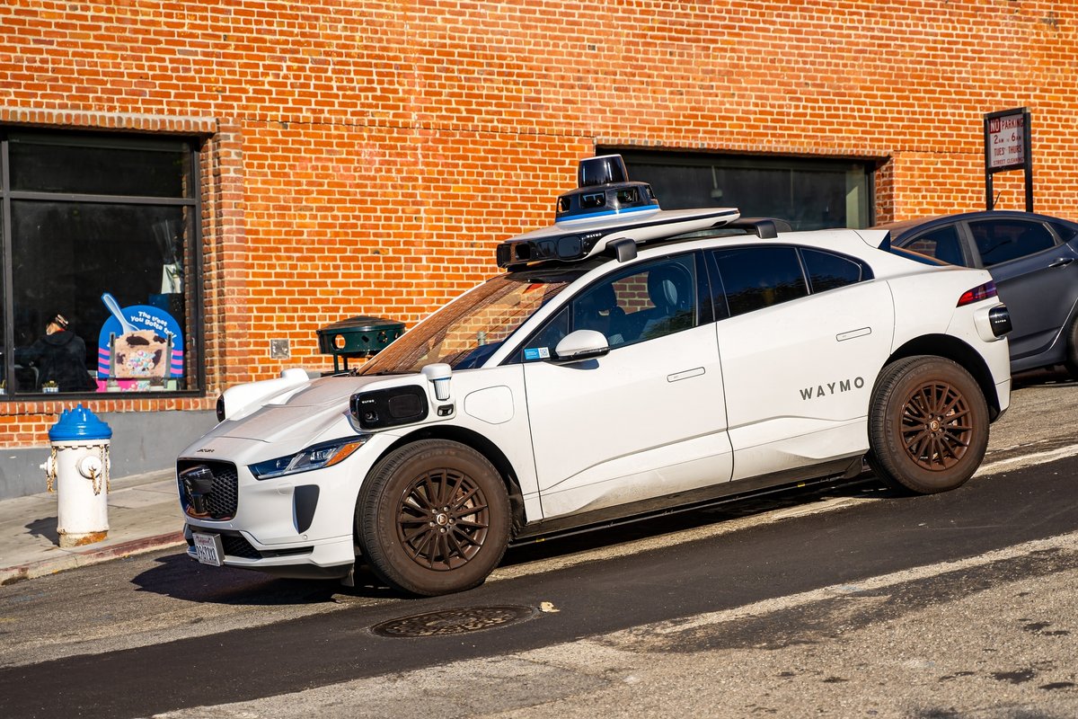 Un taxi autonome Waymo, dans les rues de San Francisco © Iv-olga / Shutterstock